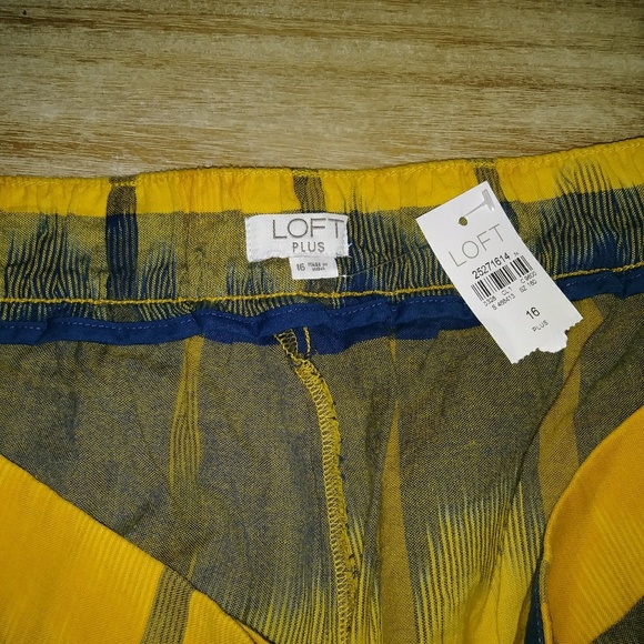 Loft Tie Cuff Shorts - Picture 7 of 8